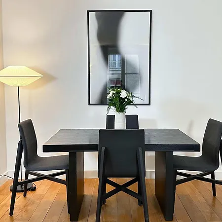 Luxembourg Garden Deluxe Flat