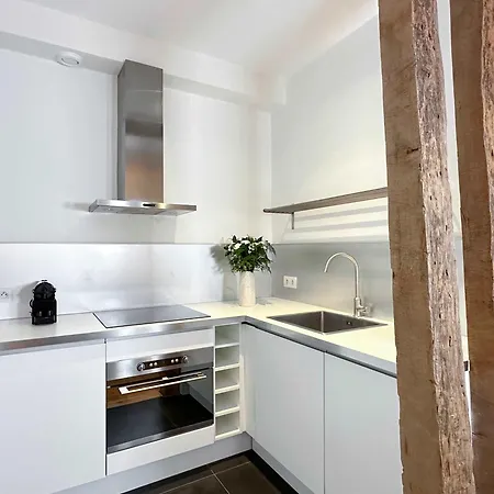 Luxembourg Garden Deluxe Flat