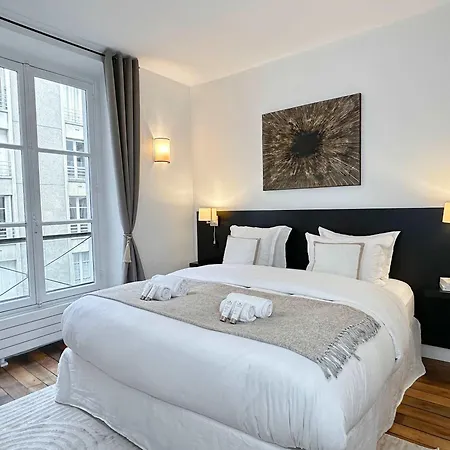 Luxembourg Garden Deluxe Flat