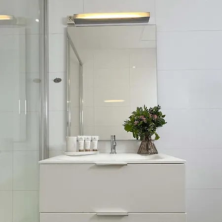 Luxembourg Garden Deluxe Flat *