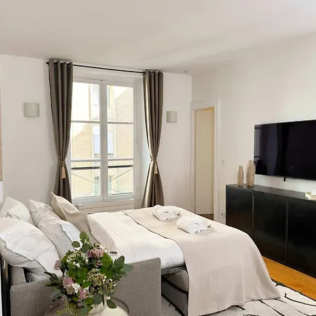 Luxembourg Garden Deluxe Flat