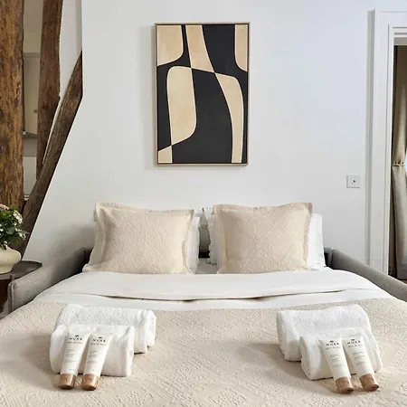 Luxembourg Garden Deluxe Flat
