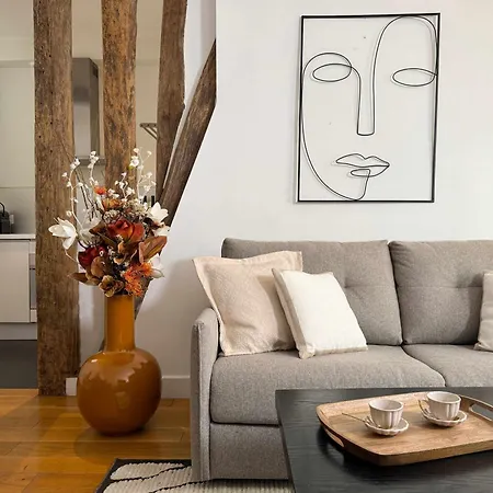 Luxembourg Garden Deluxe Flat *